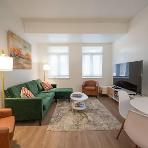 Queen Classic Apartment Charlotte